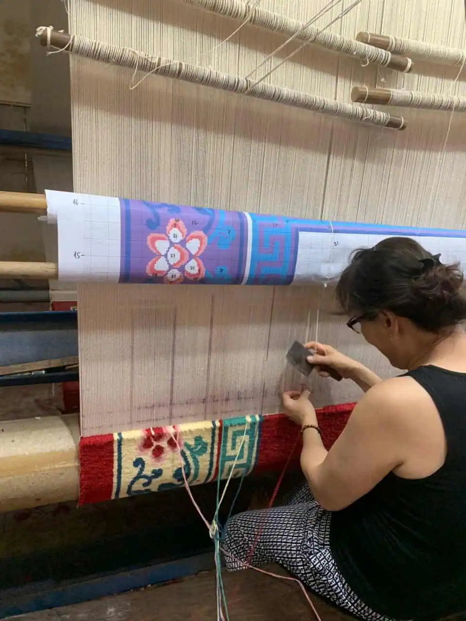 Dệt thảm đan tay truyền thống thắt nút tại HÀNG KÊNH